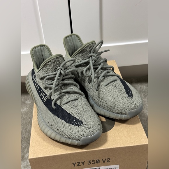 Adidas Yeezy Boost 350 V2 - Picture 7 of 9